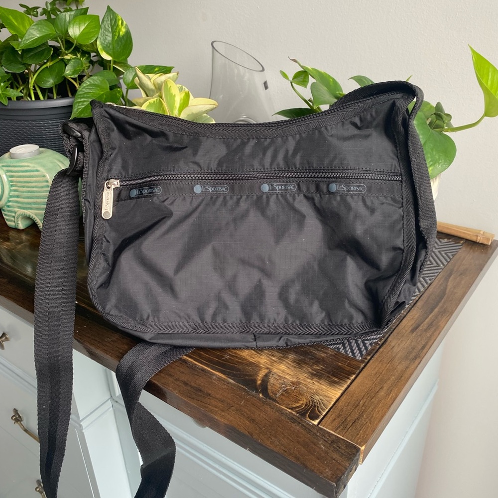 BNWT Le Sportsac Classic Hobo crossbody